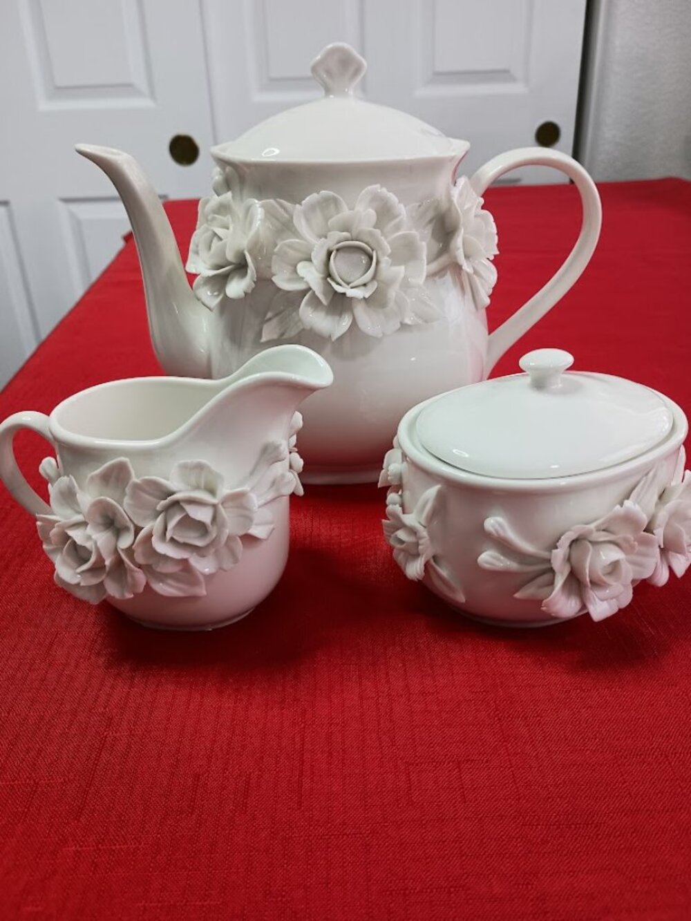 I. Godinger & Co. Style 4559 White Rose Tea Set - 3 Pieces